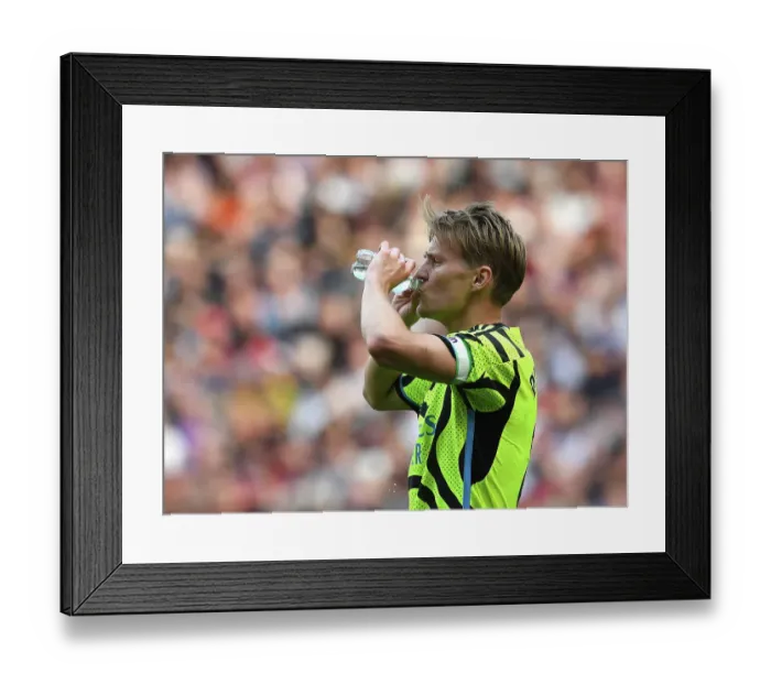 Framed Print : Manchester United v Arsenal FC - Premier League