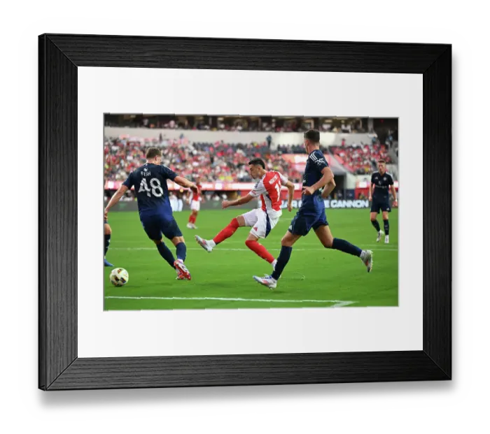 Framed Print : Arsenal FC v Manchester United - Pre-Season Friendly Framed Print : Arsenal FC v Manchester United - Pre-Season Friendly
