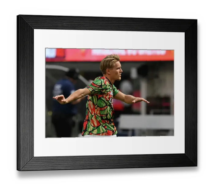 Framed Print : Arsenal FC v Manchester United - Pre-Season Friendly Framed Print : Arsenal FC v Manchester United - Pre-Season Friendly
