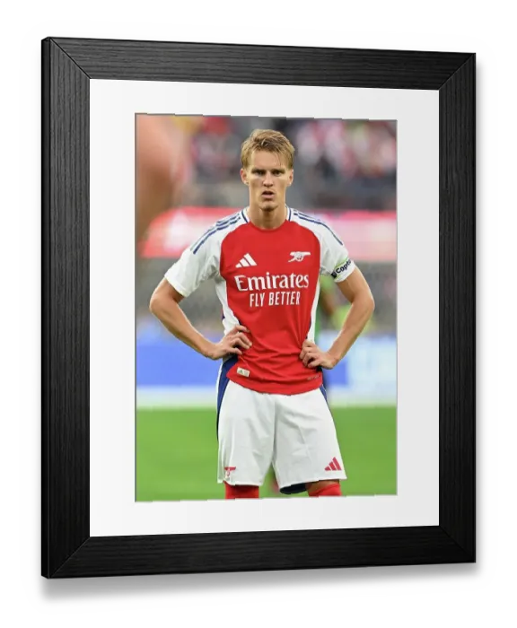 Framed Print : Arsenal FC v Manchester United - Pre-Season Friendly Framed Print : Arsenal FC v Manchester United - Pre-Season Friendly