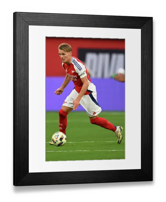 Framed Print : Arsenal FC v Manchester United - Pre-Season Friendly Framed Print : Arsenal FC v Manchester United - Pre-Season Friendly