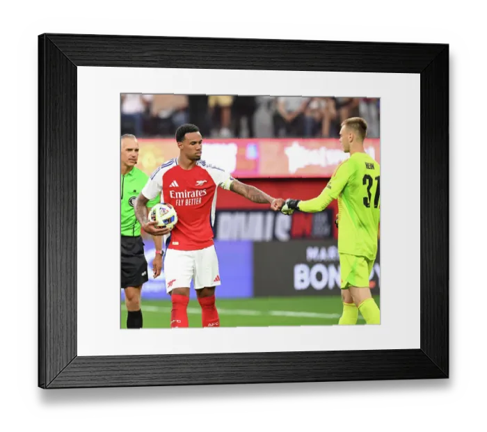 Framed Print : Arsenal FC v Manchester United - Pre-Season Friendly Framed Print : Arsenal FC v Manchester United - Pre-Season Friendly