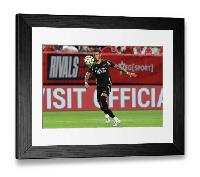 Framed Print : Arsenal FC v Liverpool FC - Pre-Season Friendly Framed Print : Arsenal FC v Liverpool FC - Pre-Season Friendly