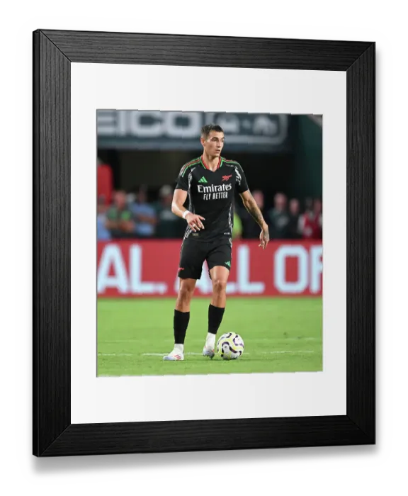 Framed Print : Arsenal FC v Liverpool FC - Pre-Season Friendly