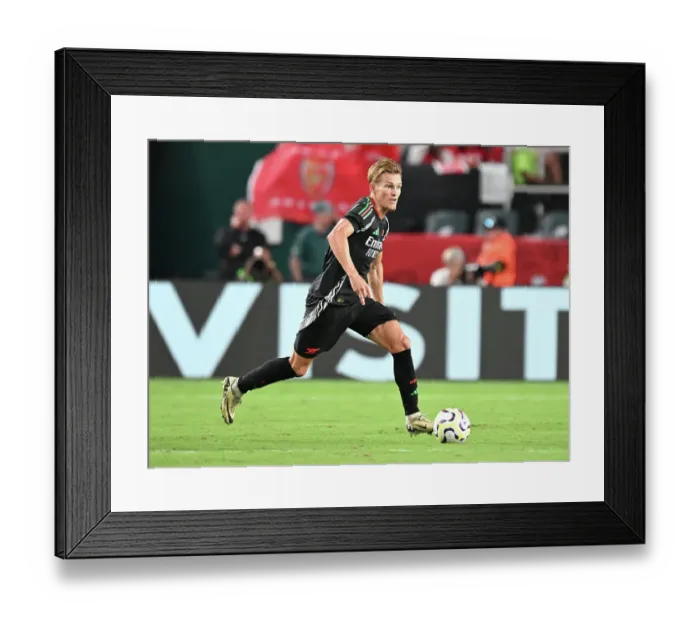 Framed Print : Arsenal FC v Liverpool FC - Pre-Season Friendly