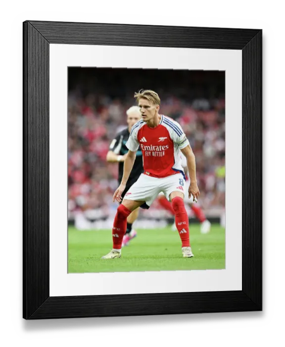 Framed Print : Arsenal v Bayer 04 Leverkusen - Pre-Season Friendly