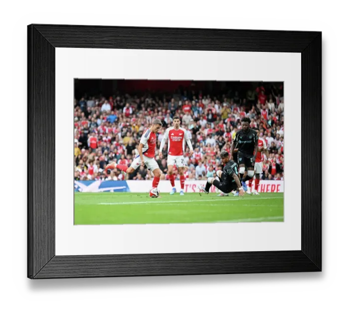 Framed Print : Arsenal v Bayer 04 Leverkusen - Pre-Season Friendly