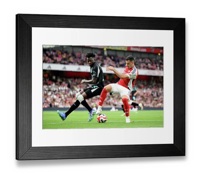 Framed Print : Arsenal v Bayer 04 Leverkusen - Pre-Season Friendly Framed Print : Arsenal v Bayer 04 Leverkusen - Pre-Season Friendly