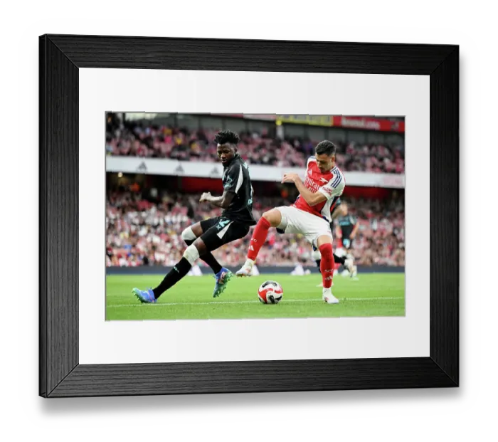 Framed Print : Arsenal v Bayer 04 Leverkusen - Pre-Season Friendly Framed Print : Arsenal v Bayer 04 Leverkusen - Pre-Season Friendly