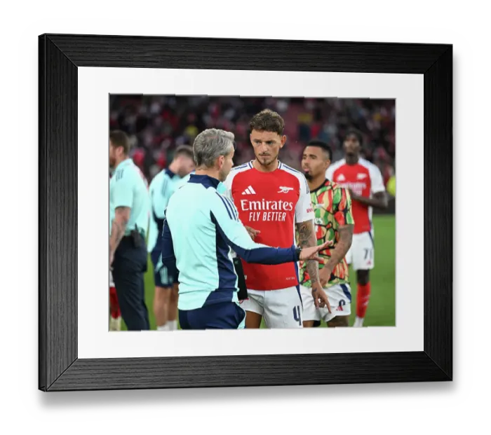 Framed Print : Arsenal v Bayer 04 Leverkusen - Pre-Season Friendly Framed Print : Arsenal v Bayer 04 Leverkusen - Pre-Season Friendly