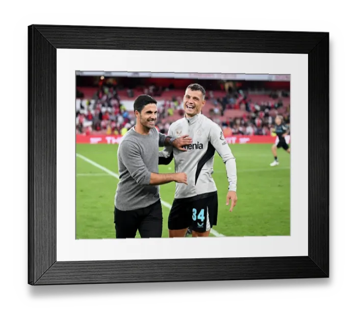 Framed Print : Arsenal v Bayer 04 Leverkusen - Pre-Season Friendly Framed Print : Arsenal v Bayer 04 Leverkusen - Pre-Season Friendly