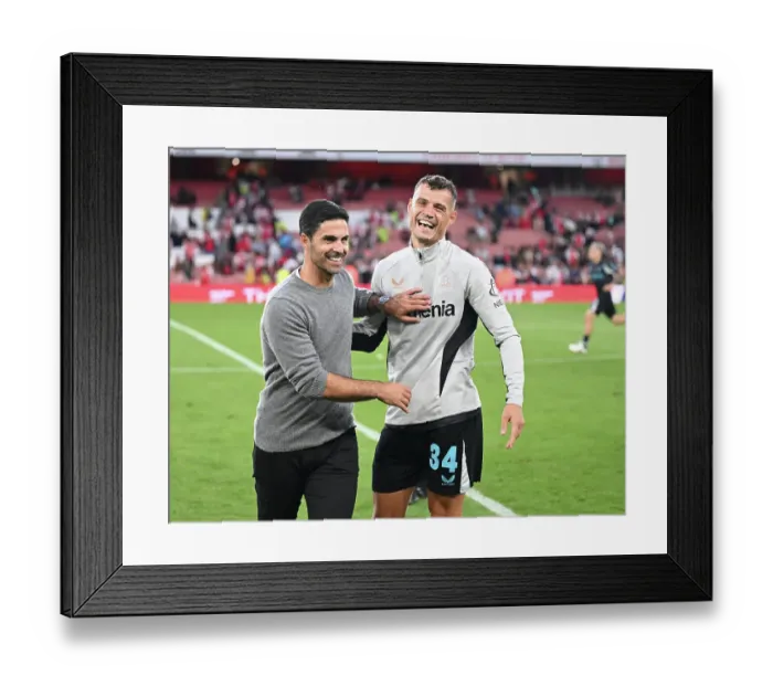 Framed Print : Arsenal v Bayer 04 Leverkusen - Pre-Season Friendly Framed Print : Arsenal v Bayer 04 Leverkusen - Pre-Season Friendly