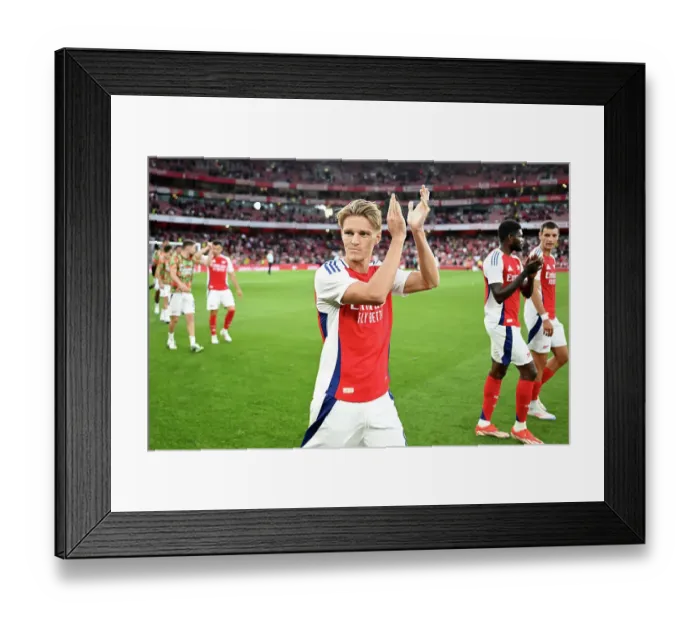 Framed Print : Arsenal v Bayer 04 Leverkusen - Pre-Season Friendly Framed Print : Arsenal v Bayer 04 Leverkusen - Pre-Season Friendly