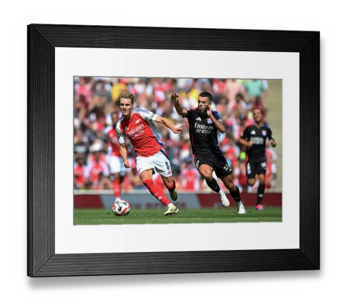 Framed Print : Arsenal v Olympique Lyonnais - Pre-Season Friendly Framed Print : Arsenal v Olympique Lyonnais - Pre-Season Friendly