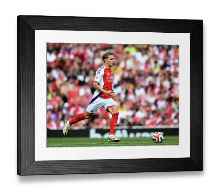 Framed Print : Arsenal v Olympique Lyonnais - Pre-Season Friendly
