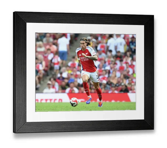 Framed Print : Arsenal v Olympique Lyonnais - Pre-Season Friendly
