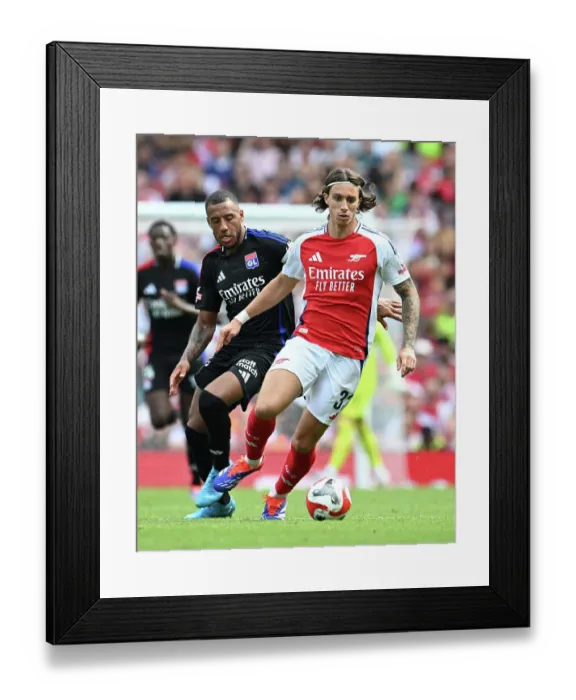 Framed Print : Arsenal v Olympique Lyonnais - Pre-Season Friendly