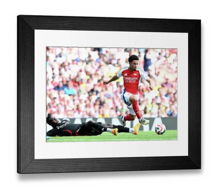 Framed Print : Arsenal v Olympique Lyonnais - Pre-Season Friendly Framed Print : Arsenal v Olympique Lyonnais - Pre-Season Friendly