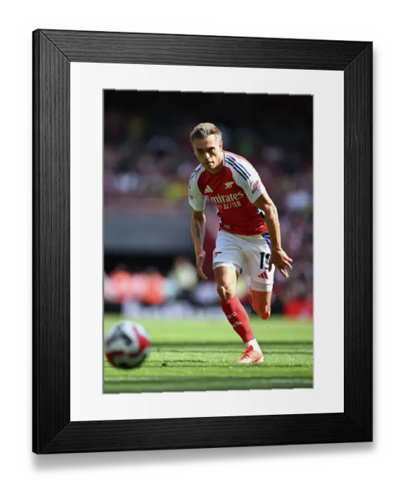 Framed Print : Arsenal v Olympique Lyonnais - Pre-Season Friendly Framed Print : Arsenal v Olympique Lyonnais - Pre-Season Friendly