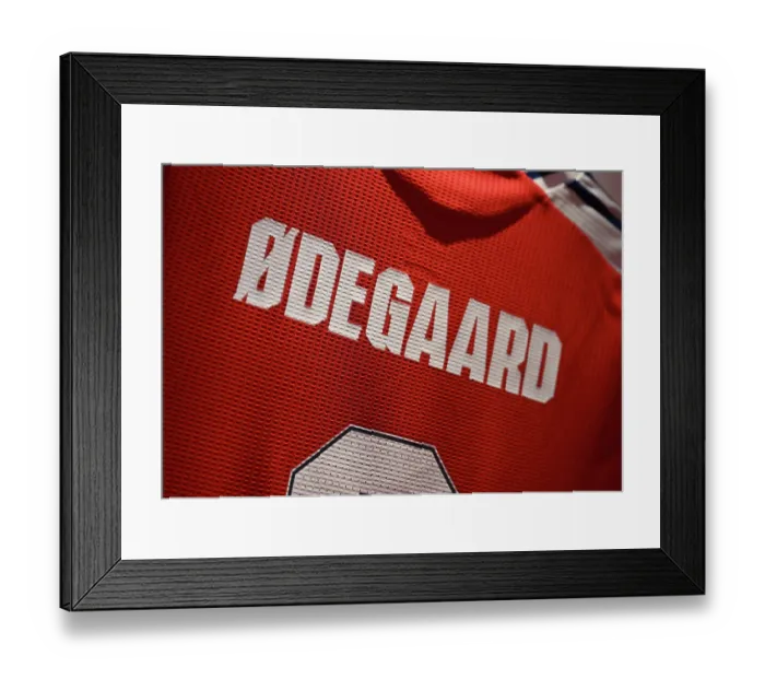 Framed Print : Arsenal v Olympique Lyonnais - Pre-Season Friendly Framed Print : Arsenal v Olympique Lyonnais - Pre-Season Friendly