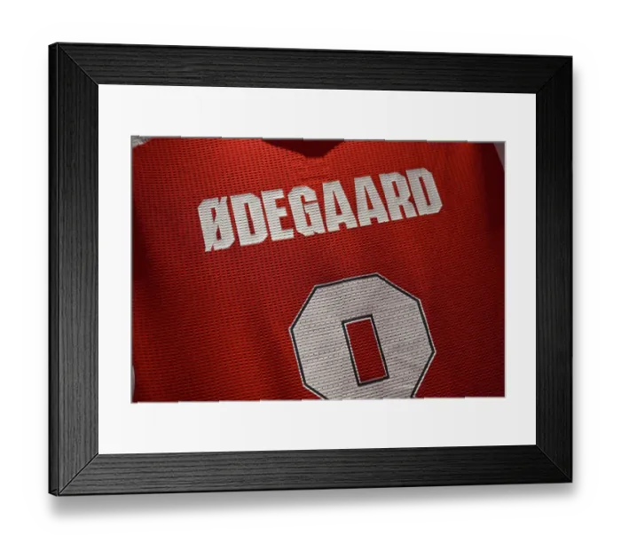 Framed Print : Arsenal v Olympique Lyonnais - Pre-Season Friendly Framed Print : Arsenal v Olympique Lyonnais - Pre-Season Friendly