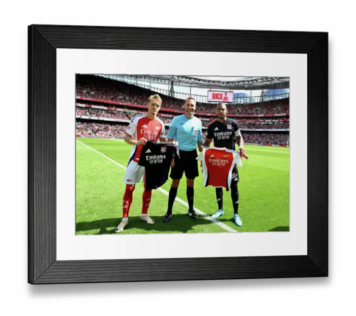 Framed Print : Arsenal v Olympique Lyonnais - Pre-Season Friendly