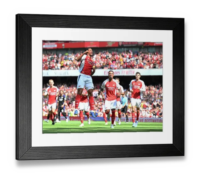 Framed Print : Arsenal v Olympique Lyonnais - Pre-Season Friendly