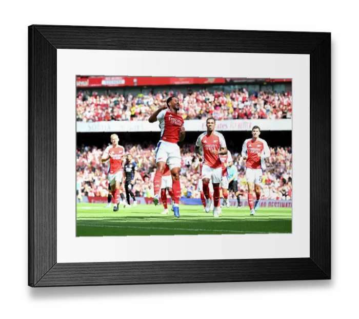 Framed Print : Arsenal v Olympique Lyonnais - Pre-Season Friendly Framed Print : Arsenal v Olympique Lyonnais - Pre-Season Friendly