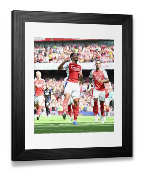 Framed Print : Arsenal v Olympique Lyonnais - Pre-Season Friendly Framed Print : Arsenal v Olympique Lyonnais - Pre-Season Friendly