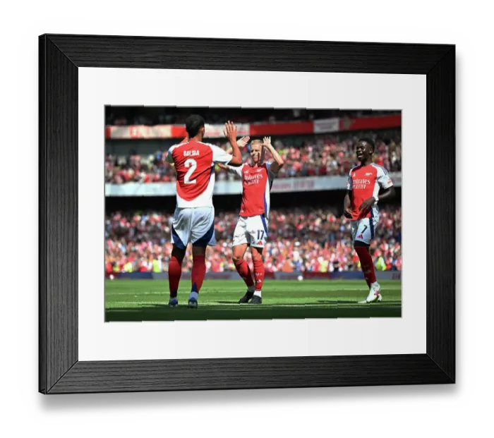 Framed Print : Arsenal v Olympique Lyonnais - Pre-Season Friendly Framed Print : Arsenal v Olympique Lyonnais - Pre-Season Friendly