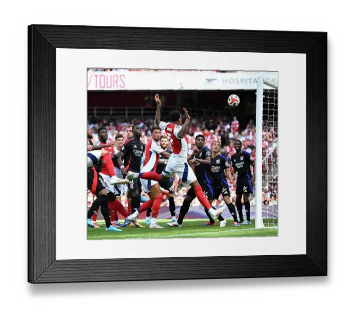 Framed Print : Arsenal v Olympique Lyonnais - Pre-Season Friendly Framed Print : Arsenal v Olympique Lyonnais - Pre-Season Friendly