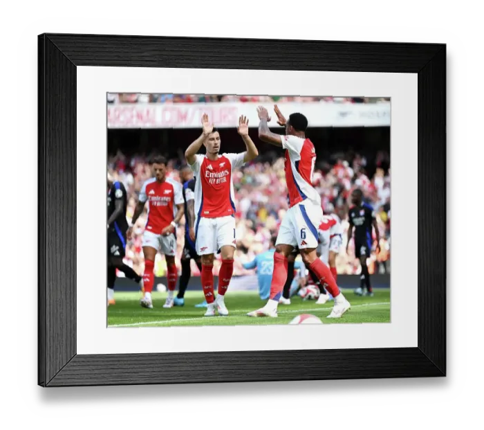 Framed Print : Arsenal v Olympique Lyonnais - Pre-Season Friendly
