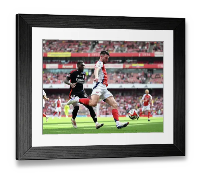 Framed Print : Arsenal v Olympique Lyonnais - Pre-Season Friendly Framed Print : Arsenal v Olympique Lyonnais - Pre-Season Friendly