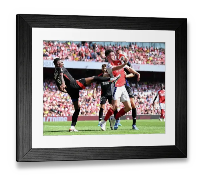 Framed Print : Arsenal v Olympique Lyonnais - Pre-Season Friendly