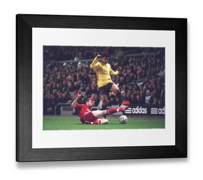 Framed Print : Denilson (Arsenal) Danny Guthrie (Liverpool) Framed Print : Denilson (Arsenal) Danny Guthrie (Liverpool)