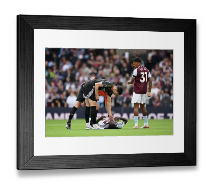 Framed Print : Aston Villa FC v Arsenal FC - Premier League