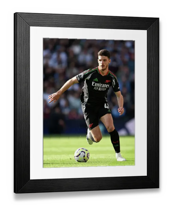Framed Print : Aston Villa FC v Arsenal FC - Premier League Framed Print : Aston Villa FC v Arsenal FC - Premier League