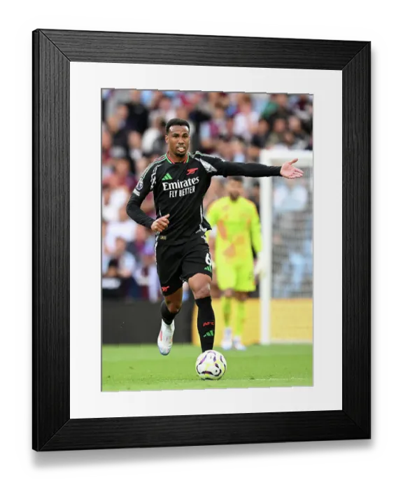 Framed Print : Aston Villa FC v Arsenal FC - Premier League