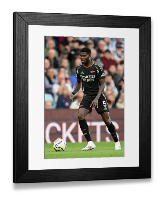 Framed Print : Aston Villa FC v Arsenal FC - Premier League Framed Print : Aston Villa FC v Arsenal FC - Premier League