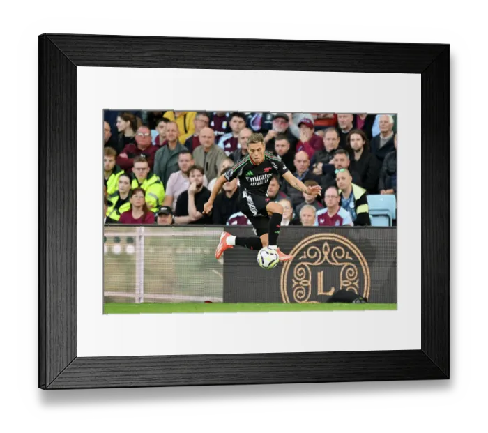 Framed Print : Aston Villa FC v Arsenal FC - Premier League