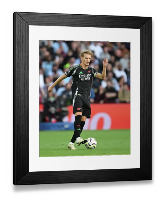 Framed Print : Aston Villa FC v Arsenal FC - Premier League Framed Print : Aston Villa FC v Arsenal FC - Premier League