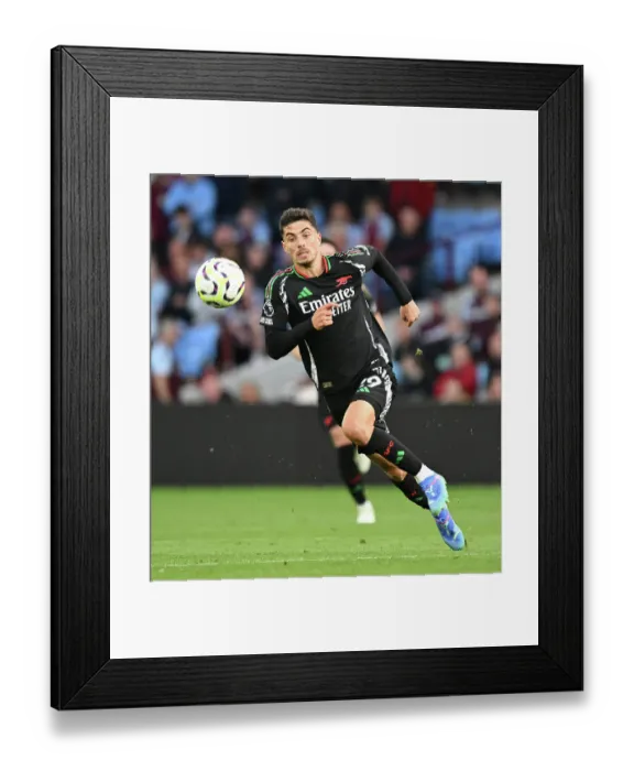 Framed Print : Aston Villa FC v Arsenal FC - Premier League