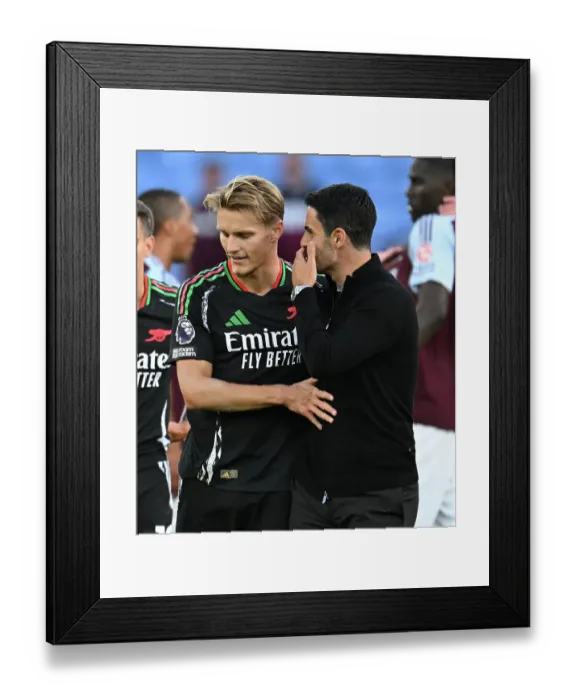 Framed Print : Aston Villa FC v Arsenal FC - Premier League Framed Print : Aston Villa FC v Arsenal FC - Premier League