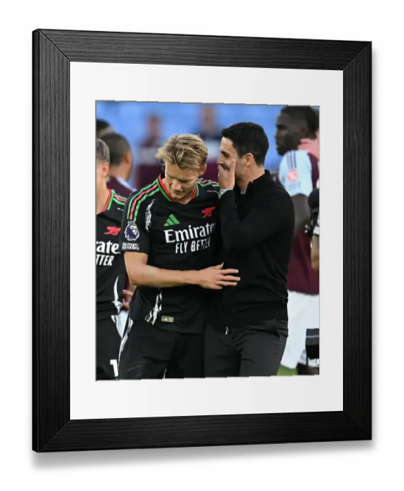 Framed Print : Aston Villa FC v Arsenal FC - Premier League Framed Print : Aston Villa FC v Arsenal FC - Premier League