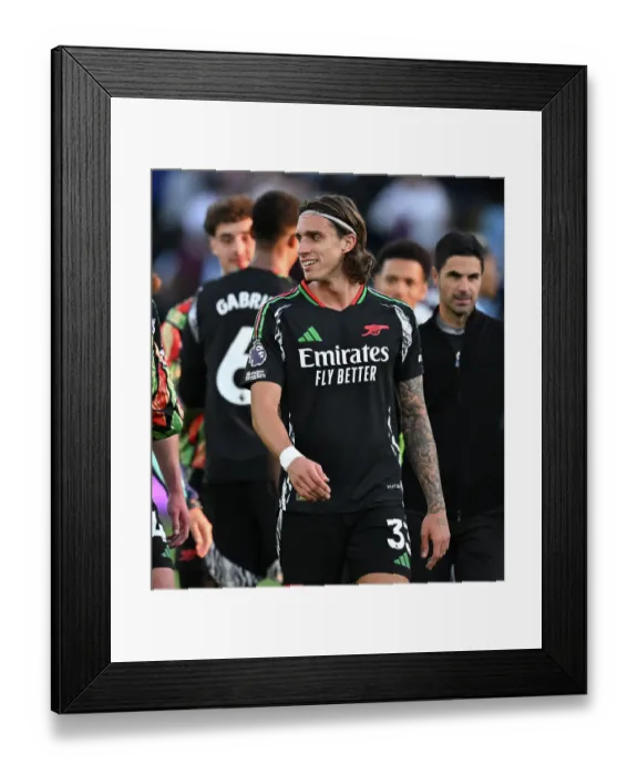 Framed Print : Aston Villa FC v Arsenal FC - Premier League Framed Print : Aston Villa FC v Arsenal FC - Premier League