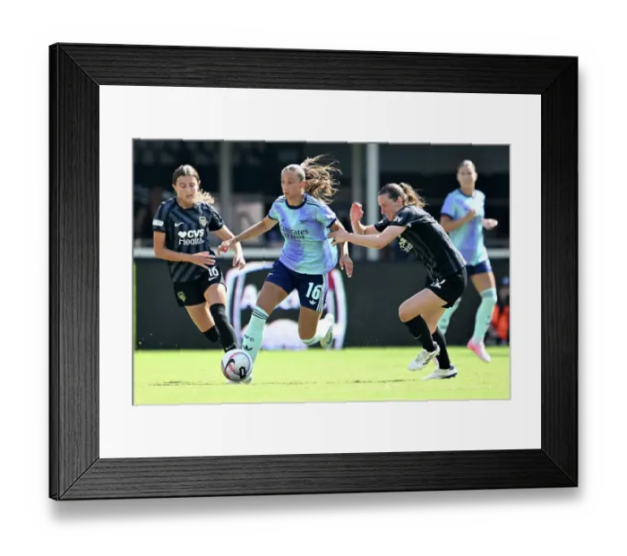 Framed Print : Washington Spirit v Arsenal Women: Pre Season Friendly