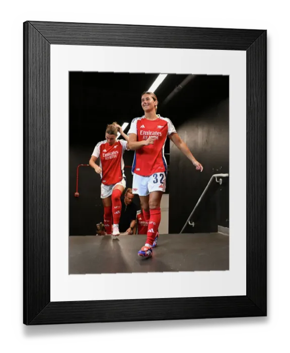 Framed Print : Arsenal Women v Chelsea Women: Pre Season Friendly Framed Print : Arsenal Women v Chelsea Women: Pre Season Friendly