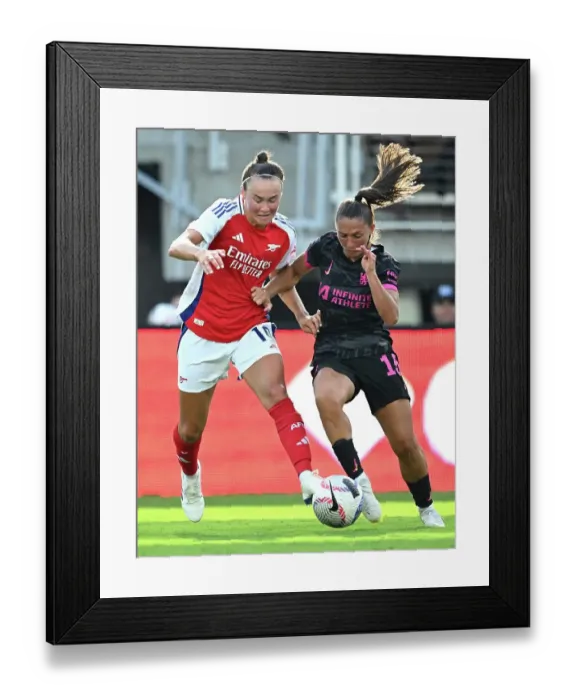 Framed Print : Arsenal Women v Chelsea Women: Pre Season Friendly Framed Print : Arsenal Women v Chelsea Women: Pre Season Friendly