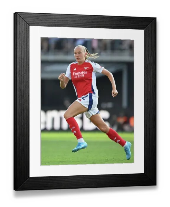 Framed Print : Arsenal Women v Chelsea Women: Pre Season Friendly Framed Print : Arsenal Women v Chelsea Women: Pre Season Friendly