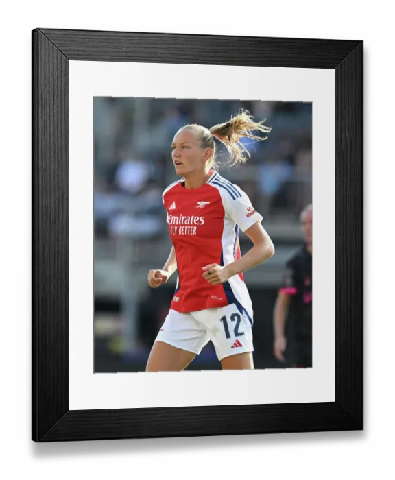 Framed Print : Arsenal Women v Chelsea Women: Pre Season Friendly Framed Print : Arsenal Women v Chelsea Women: Pre Season Friendly